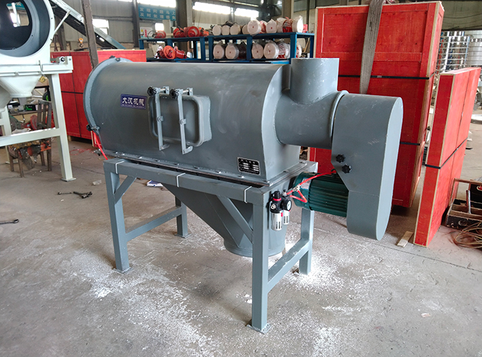 氣流篩采用碳鋼材質(zhì)的外殼,臥式的篩網(wǎng)利用風(fēng)力與物料的離心力對(duì)物料進(jìn)行篩分。產(chǎn)量高,效果好。