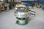1000型三次元振動篩，產量可達1100kg/h。