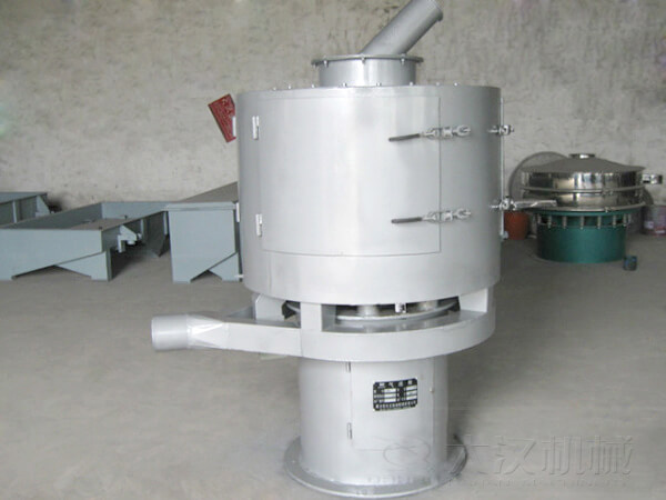 氣流篩與其它普通振動篩不同的是其采用的是立式篩網，篩分主要動力來自風機的吹動帶動物料撲向篩網，從而完成篩分目的。